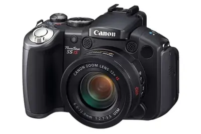 <b><big>CANON POWERSHOT S5 IS</big></b><br><span class='w3-text-gray'><i>NIET MEER IN GEBRUIK</i></span>
							 <p style='text-align:justify'>
								De Canon PowerShot S5 IS is een digitale zoom camera (12x optische zoom), met een 8.0 megapixel CCD-sensor en een DIGIC III processor.
								De krachtige lens met 12x optische zoom is uitgerust met de befaamde optische beeldstabilisatie die bewogen foto's voorkomt.
								Met de USM (Ultrasonic Motor) kan snel en vrijwel geruisloos gewerkt worden.
							 </p>
							 <!-- LINK TOEVOEGEN IN OMSCHRIJVING -->
							 <small><i>
								meer informatie:
								<a href='https://www.dpreview.com/reviews/canons5is' target='_blank' class='gear-link'>DPReview - Canon PowerShot S5 IS <i class='fas fa-external-link-alt fa-fw'></i></a>
							</i></small><br>