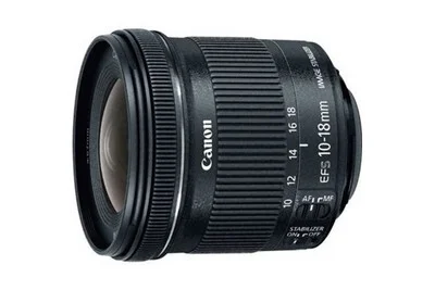 <b><big>CANON EF-S 10-18MM F/4.5-5.6 IS STM</big></b>
							<p style='text-align:justify'>
								De Canon EF-S 10-18mm f/4.5-5.6 IS STM is een compact en lichtgewicht (ultra) groothoek objectief, voorzien van een ingebouwde beeldstabilisatie.
								Het objectief heeft een UD-lenselement om bij alle brandpuntsafstanden een goede beeldprestatie te bieden.
								<br>De ultragroothoek van het objectief (10mm) zorgt ervoor dat je meer kan vastleggen binnen het kader van je opname.
								Je kan dichter op je onderwerp staan en ook een breed perspectief vastleggen.
								Dit maakt het objectief metname geschikt voor het fotograferen van interieur en architectuur.
								Het ontwerp en gewicht maken de lens ook ideaal voor onderweg en op reis.
								<br>Het objectief maakt gebruik van een stappenmotor (STM) waardoor het extra stil scherp stelt.
								Dit maakt de lens, in combinatie met Canon spiegelreflex camera’s die AF tijdens video ondersteunen, ideaal voor video fotografen.
							</p>
							<!-- LINK TOEVOEGEN IN OMSCHRIJVING -->
							<small><i>
								meer informatie:
								<a href='https://www.canon.nl/lenses/ef-s-10-18mm-f-4-5-5-6-is-stm-lens/' target='_blank' class='gear-link'>
									Canon Nederland&nbsp;
									<i style='margin-top:-4px;' class='fas fa-external-link-alt fa-fw'></i>
								</a>
							</i></small><br>
