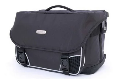 <b><big>CULLMANN TRENTO PHOTO 4</big></b>
							<p style='text-align:justify'>
								De Cullmann Trento Photo 4 is een ideale (basis) foto- en cameratas.
								De tas biedt genoeg ruimte aan verschillende camera's en lenzen.
								De binnenkant kan op veel manieren handig ingedeeld worden.
								Alle accessoires kan je kwijt in de (zij)vakken.
							</p>