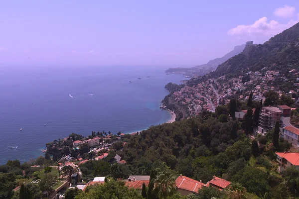 <big><b>BAIE DE ROQUEBRUNE</b></big><br>Roquebrune-Cap-Martin (F)<br><br><big>- 2021 -</big>
					<span class='w3-text-gray'>
							<br><br><code><i class='fa-solid fa-sliders fa-rotate-270 fa-sm'></i> <small>ISO 100 - F16 - 1/125s - 18mm<br>Canon EF-S 10-18mm f4.5-5.6 IS STM</small></code>
					</span>